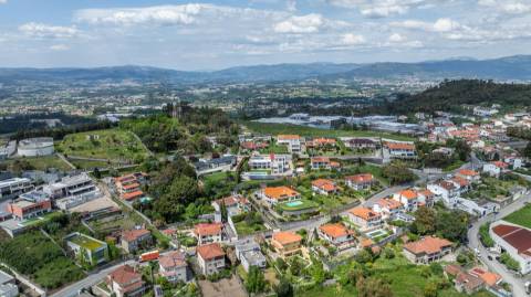 Moradia de Luxo T4 com 746m2 de Área no Parque Natural das Sete Fontes em S. Victor, Braga