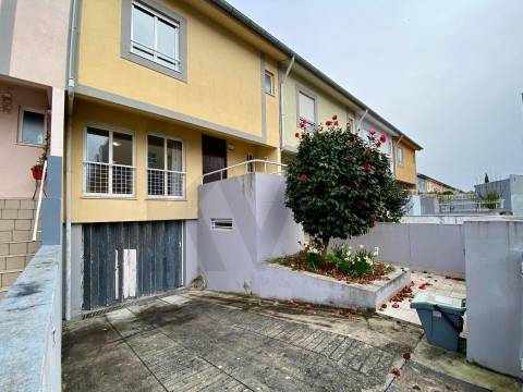 Moradia T4 com Jardim e Garagem – S. Cosme, Gondomar