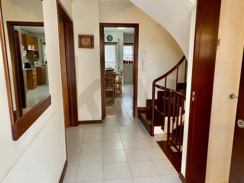 Moradia T4 com Jardim e Garagem – S. Cosme, Gondomar