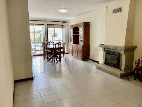 Moradia T4 com Jardim e Garagem – S. Cosme, Gondomar