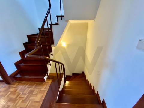 Moradia T4 com Jardim e Garagem – S. Cosme, Gondomar