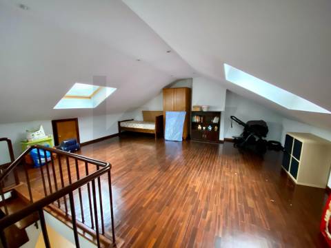 Moradia T4 com Jardim e Garagem – S. Cosme, Gondomar