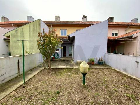 Moradia T4 com Jardim e Garagem – S. Cosme, Gondomar