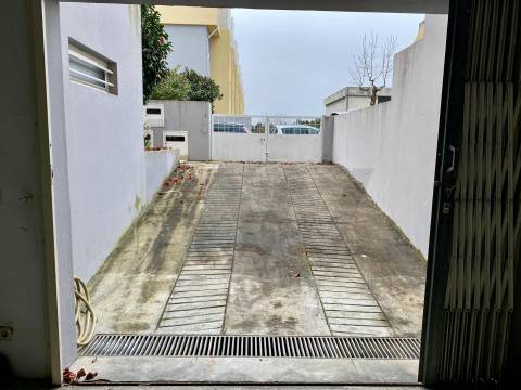 Moradia T4 com Jardim e Garagem – S. Cosme, Gondomar