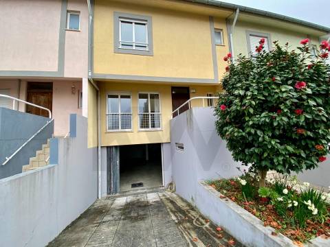 Moradia T4 com Jardim e Garagem – S. Cosme, Gondomar