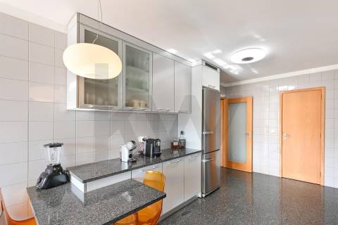 Excelente Apartamento T5 Duplex c/ 270 m2 zona Campo Alegre-Porto