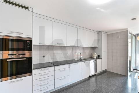 Excelente Apartamento T5 Duplex c/ 270 m2 zona Campo Alegre-Porto
