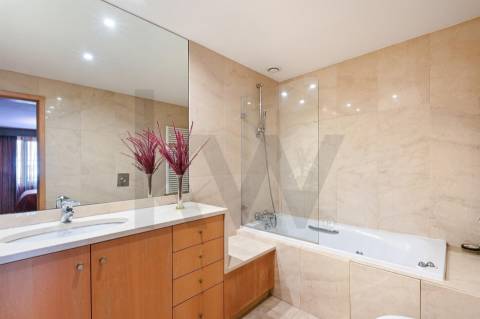 Excelente Apartamento T5 Duplex c/ 270 m2 zona Campo Alegre-Porto