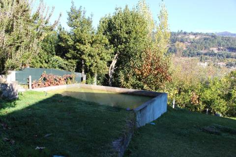 Venda Quinta Cinfães com 7500 m2 excelentes vistas Douro