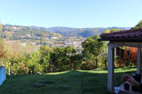 Venda Quinta Cinfães com 7500 m2 excelentes vistas Douro