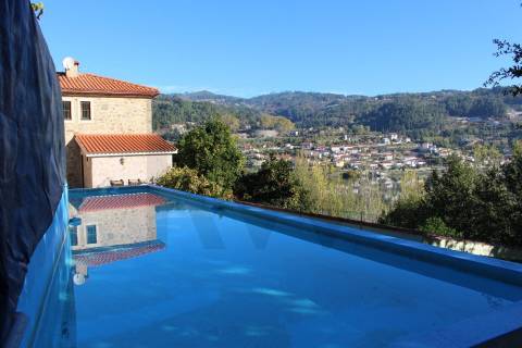 Venda Quinta Cinfães com 7500 m2 excelentes vistas Douro