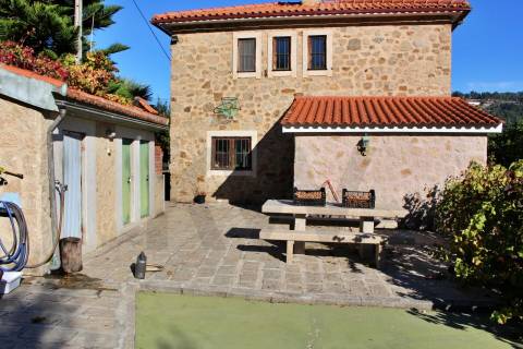 Venda Quinta Cinfães com 7500 m2 excelentes vistas Douro