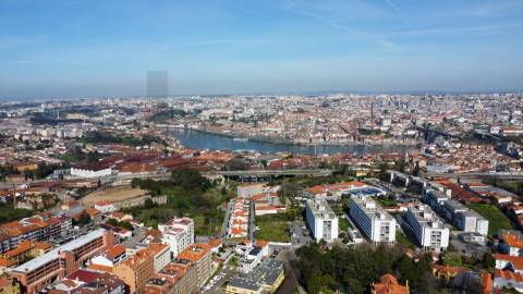 Moradia T4 no coração de Vila Nova de Gaia – Junto ao Largo dos Aviadores