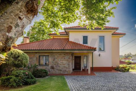 MORADIA T4 PARA VENDA - MONÇÃO (MAZEDOS)