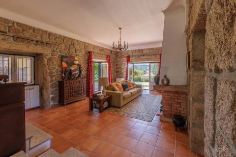 MORADIA T4 PARA VENDA - MONÇÃO (MAZEDOS)