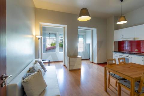 T1 Encantador no Coração do Porto – Reabilitado, Perfeito para Habitação Própria ou Investimento