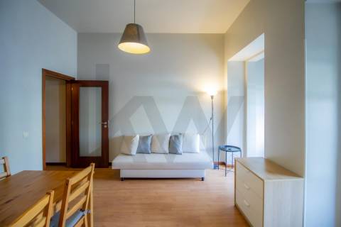 T1 Encantador no Coração do Porto – Reabilitado, Perfeito para Habitação Própria ou Investimento