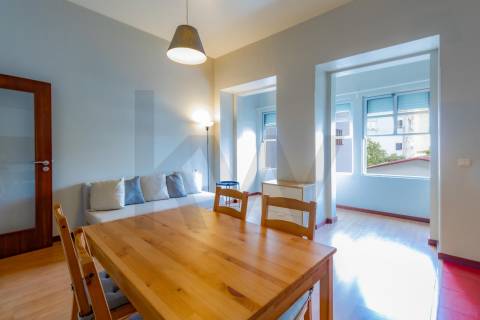 T1 Encantador no Coração do Porto – Reabilitado, Perfeito para Habitação Própria ou Investimento