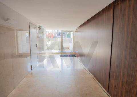 Apartamento T2 com terraço para arrendamento em Bonfim