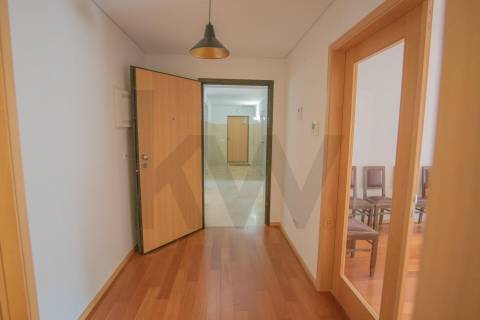 Apartamento T2 com terraço para arrendamento em Bonfim