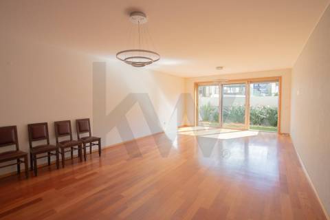 Apartamento T2 com terraço para arrendamento em Bonfim