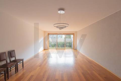 Apartamento T2 com terraço para arrendamento em Bonfim