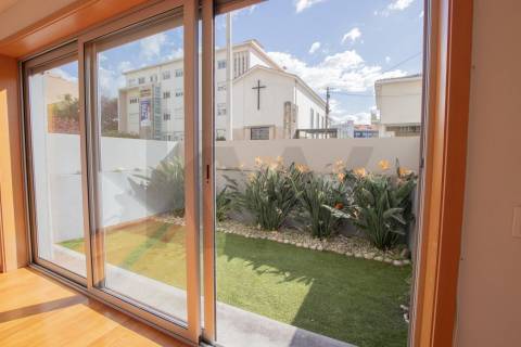 Apartamento T2 com terraço para arrendamento em Bonfim