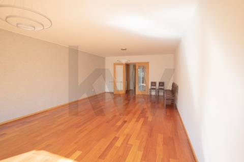 Apartamento T2 com terraço para arrendamento em Bonfim