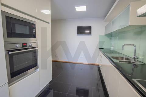 Apartamento T2 com terraço para arrendamento em Bonfim