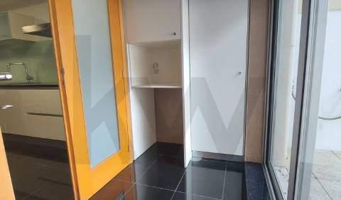 Apartamento T2 com terraço para arrendamento em Bonfim