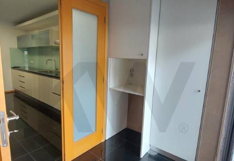 Apartamento T2 com terraço para arrendamento em Bonfim