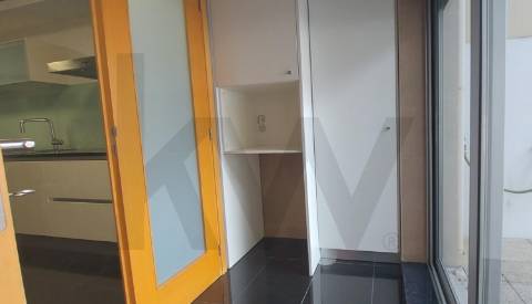 Apartamento T2 com terraço para arrendamento em Bonfim