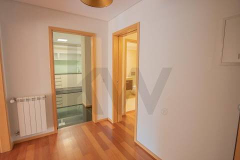 Apartamento T2 com terraço para arrendamento em Bonfim