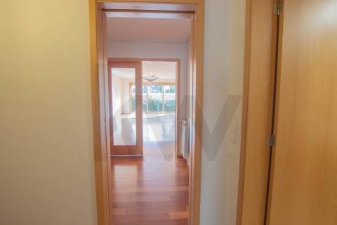 Apartamento T2 com terraço para arrendamento em Bonfim