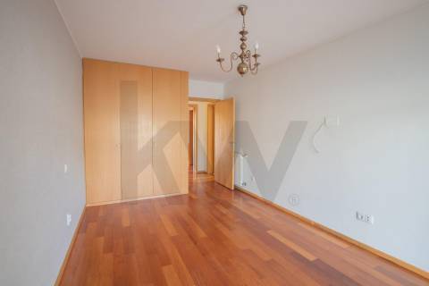 Apartamento T2 com terraço para arrendamento em Bonfim