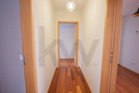 Apartamento T2 com terraço para arrendamento em Bonfim