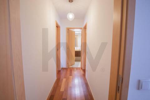 Apartamento T2 com terraço para arrendamento em Bonfim