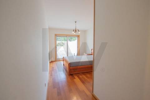 Apartamento T2 com terraço para arrendamento em Bonfim