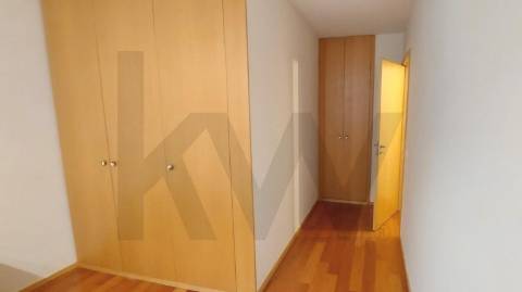 Apartamento T2 com terraço para arrendamento em Bonfim