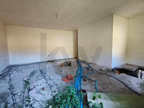 Quintinha com moradia para restauro