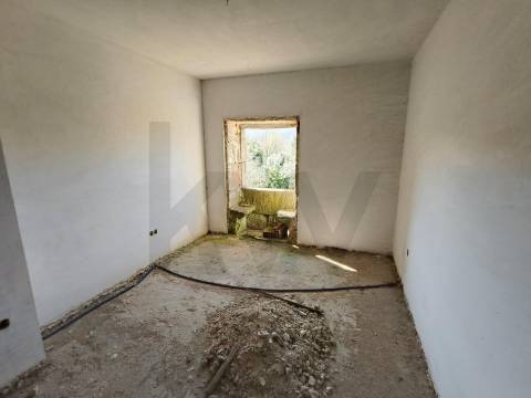 Quintinha com moradia para restauro