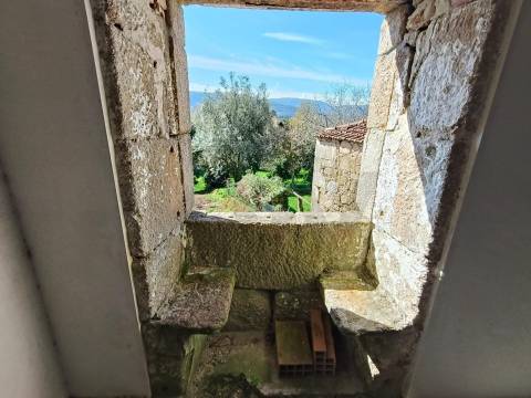 Quintinha com moradia para restauro