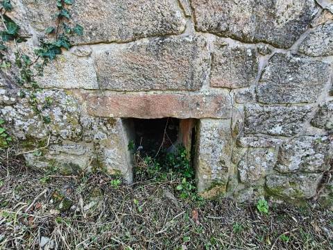Quintinha com moradia para restauro