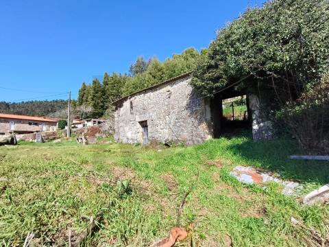 Quintinha com moradia para restauro