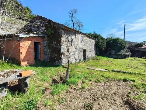 Quintinha com moradia para restauro