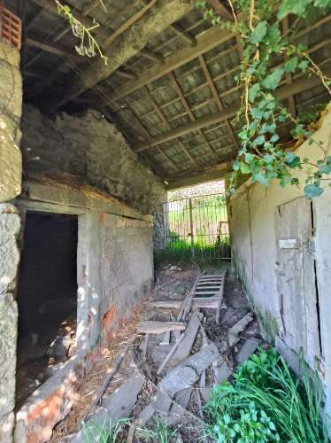 Quintinha com moradia para restauro