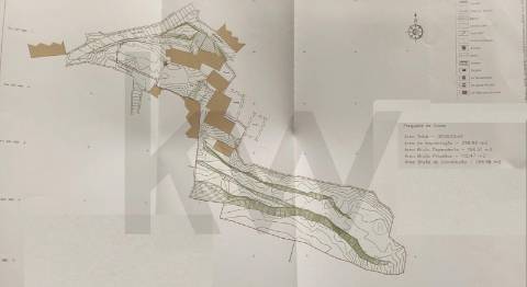 Quintinha com moradia para restauro