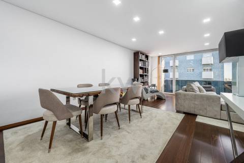 Fantástico apartamento T1 duplex remodelado e transformado em T4