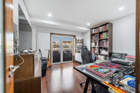 Fantástico apartamento T1 duplex remodelado e transformado em T4