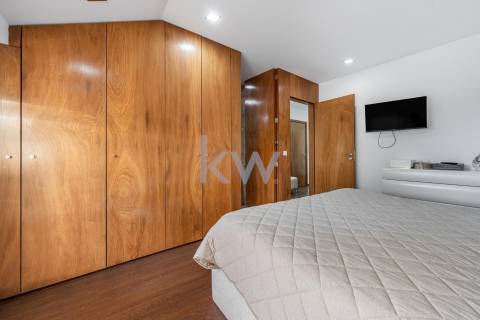 Fantástico apartamento T1 duplex remodelado e transformado em T4